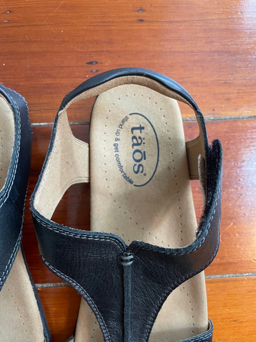 Taos The Show Sandals Black Leather Low T Strap Arch Support Women’s 10 🧡🎀 - Picture 3 of 9